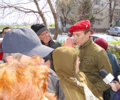 Pensionarii l-au asaltat pe Mazăre: 